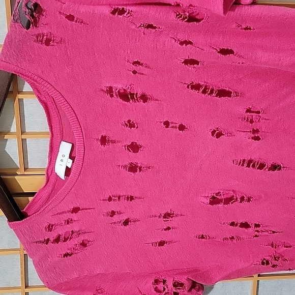 IRO pink 100% linen t-shirt with styled holes - Picture 3 of 10